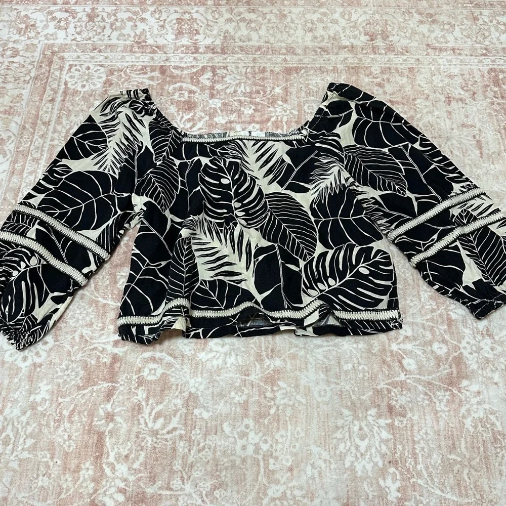 Linen 🖤 Banana Leaf Balloon Sleeve Blouse - Picture 3 of 11